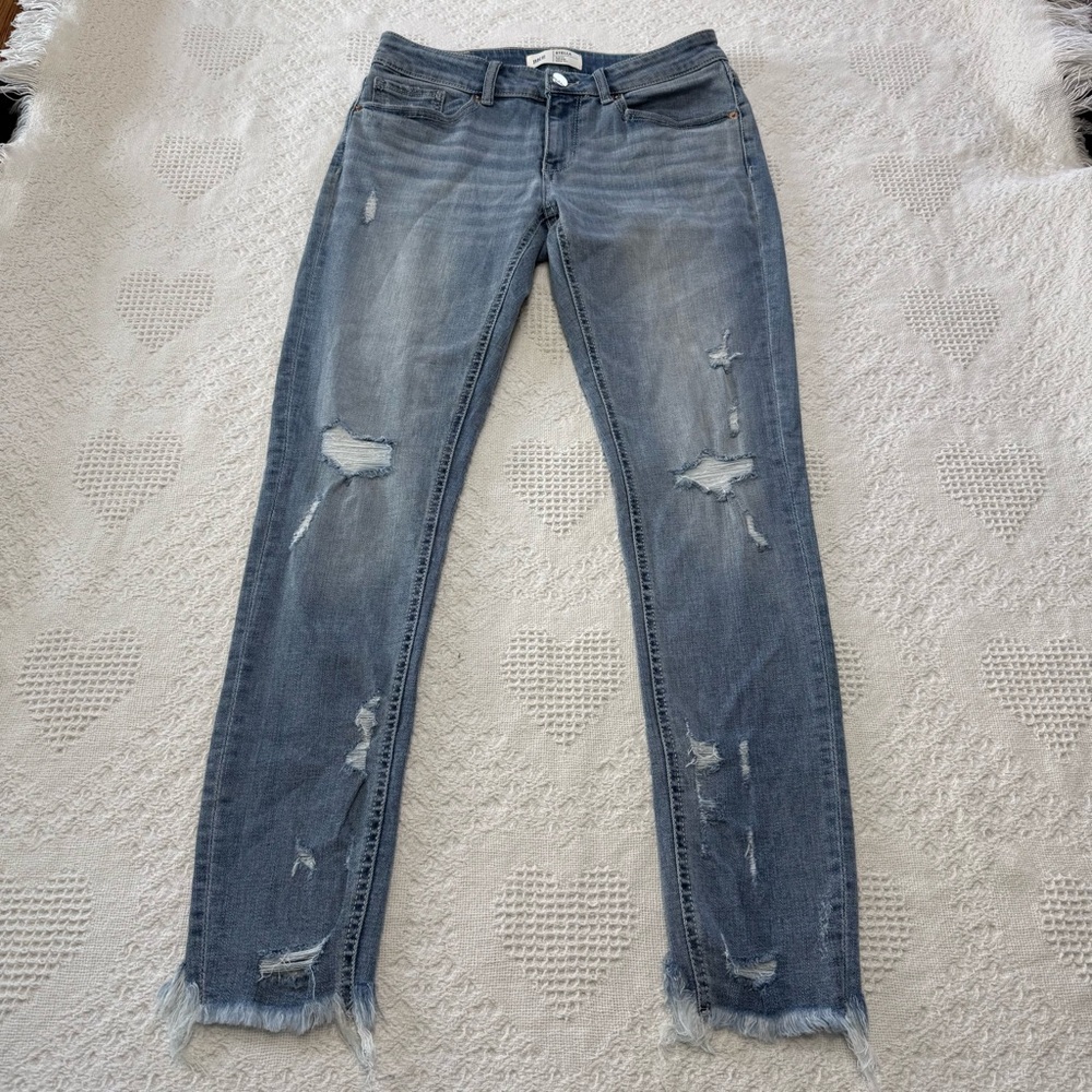 BKE Buckle Stella Slim Fit Low Rise Ankle Distressed Skinny Jeans (28)